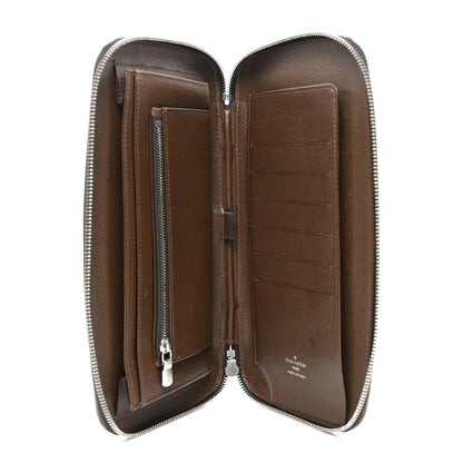 Louis Vuitton Taiga Atoll Travel Organizer Grizzli 5 of 9