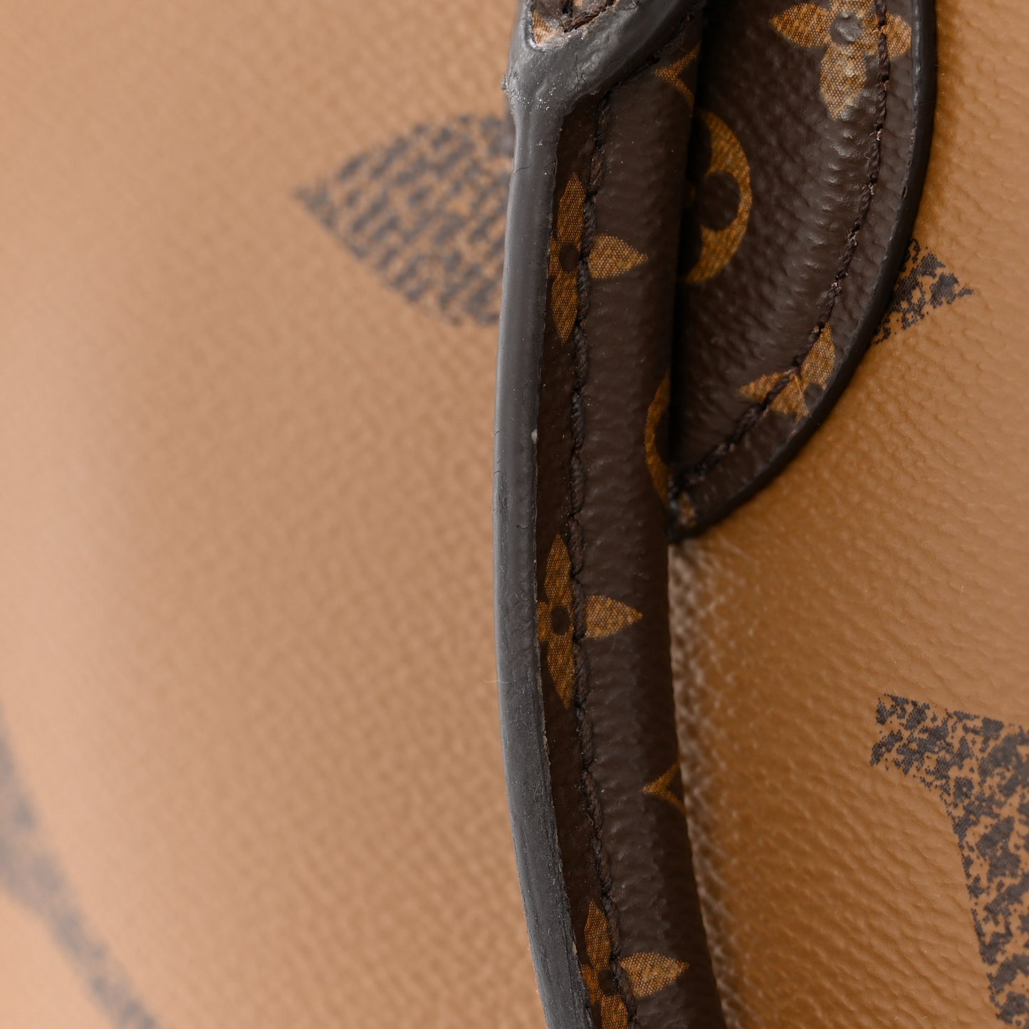 Reverse Monogram Giant Onthego MM