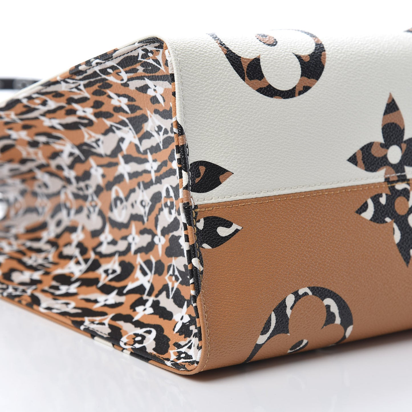 Monogram Giant Jungle Onthego GM Ivory