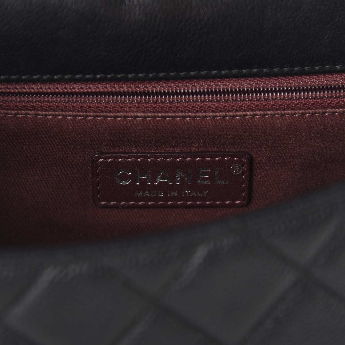 Caviar Iridescent Calfskin Quilted Medium Daily Carry Messenger Black
