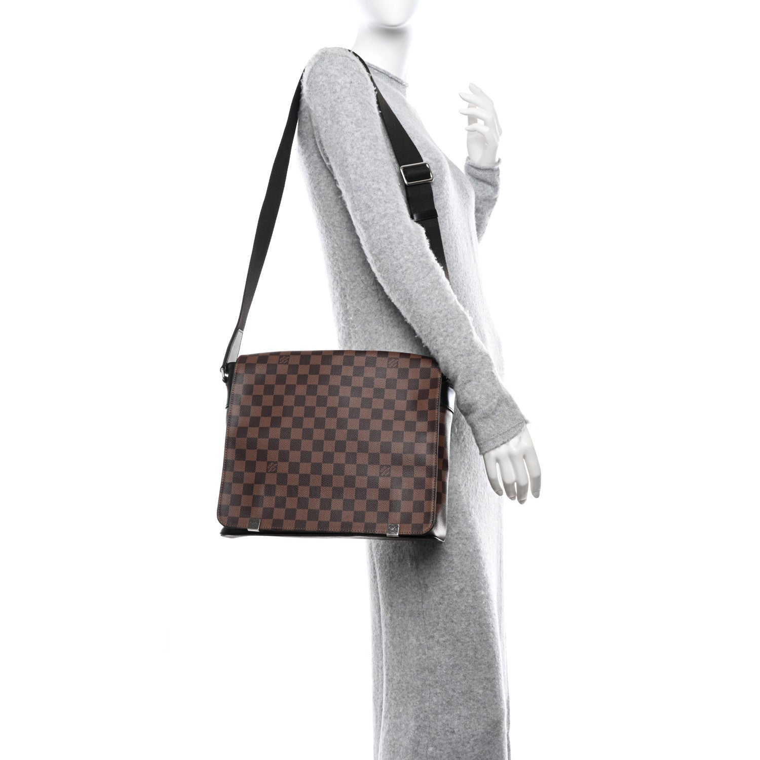 Louis Vuitton Damier Ebene District PM 2 of 9