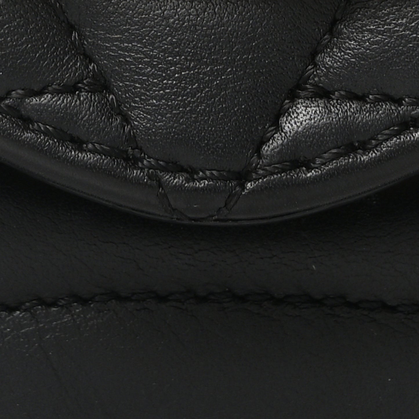 Calfskin New Wave Chain PM Black