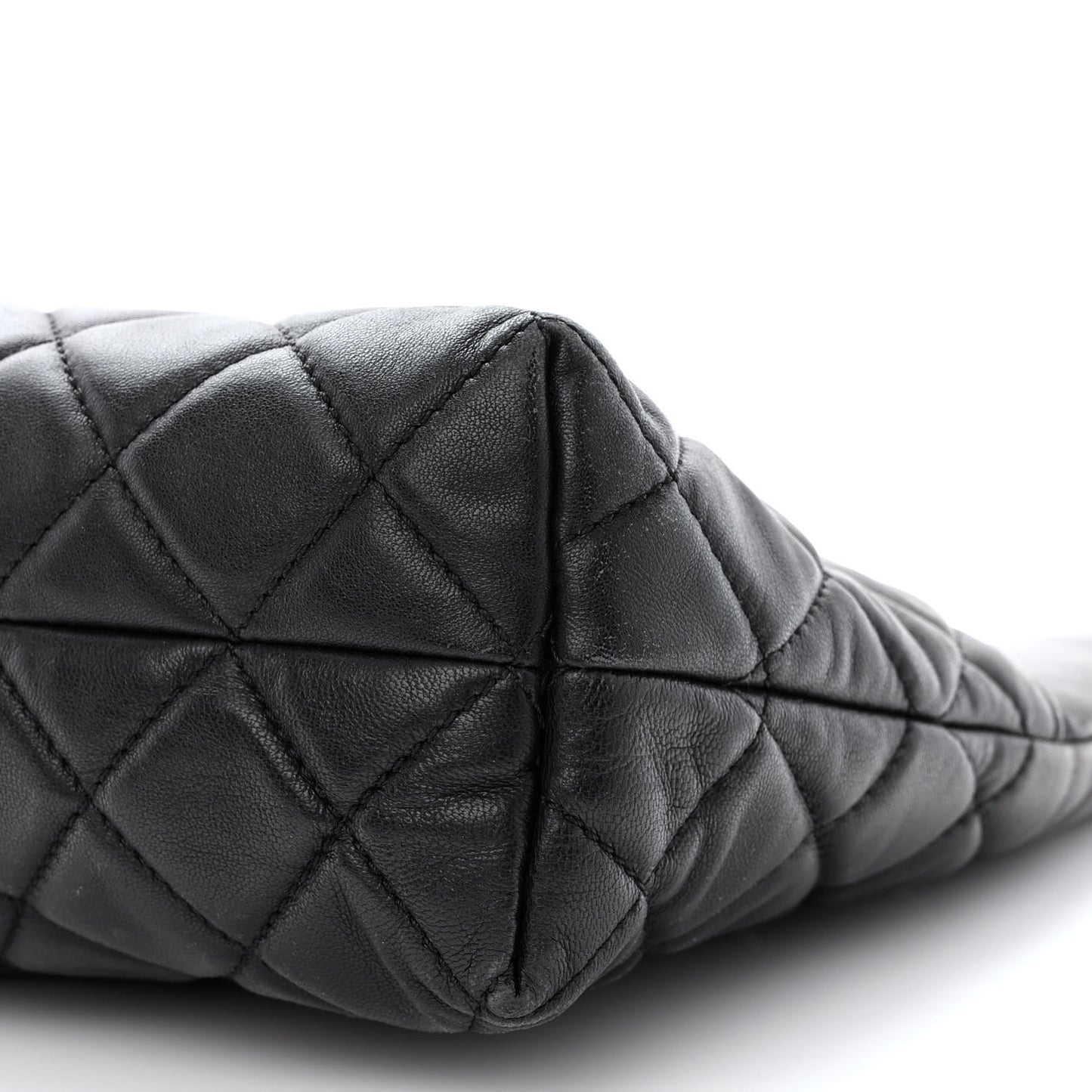 Lambskin Quilted Medium Urban Delight Tote Black