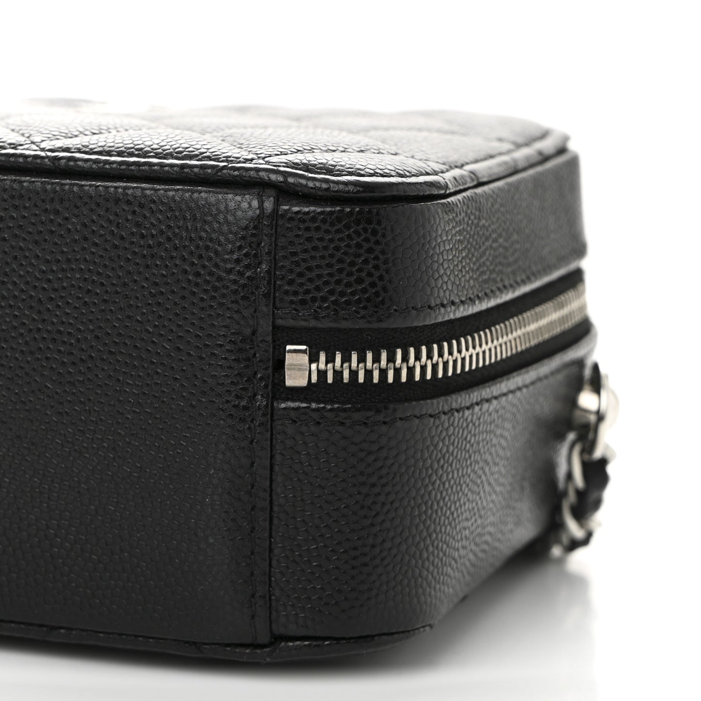 Caviar Quilted CC Vanity Case With Chain Black