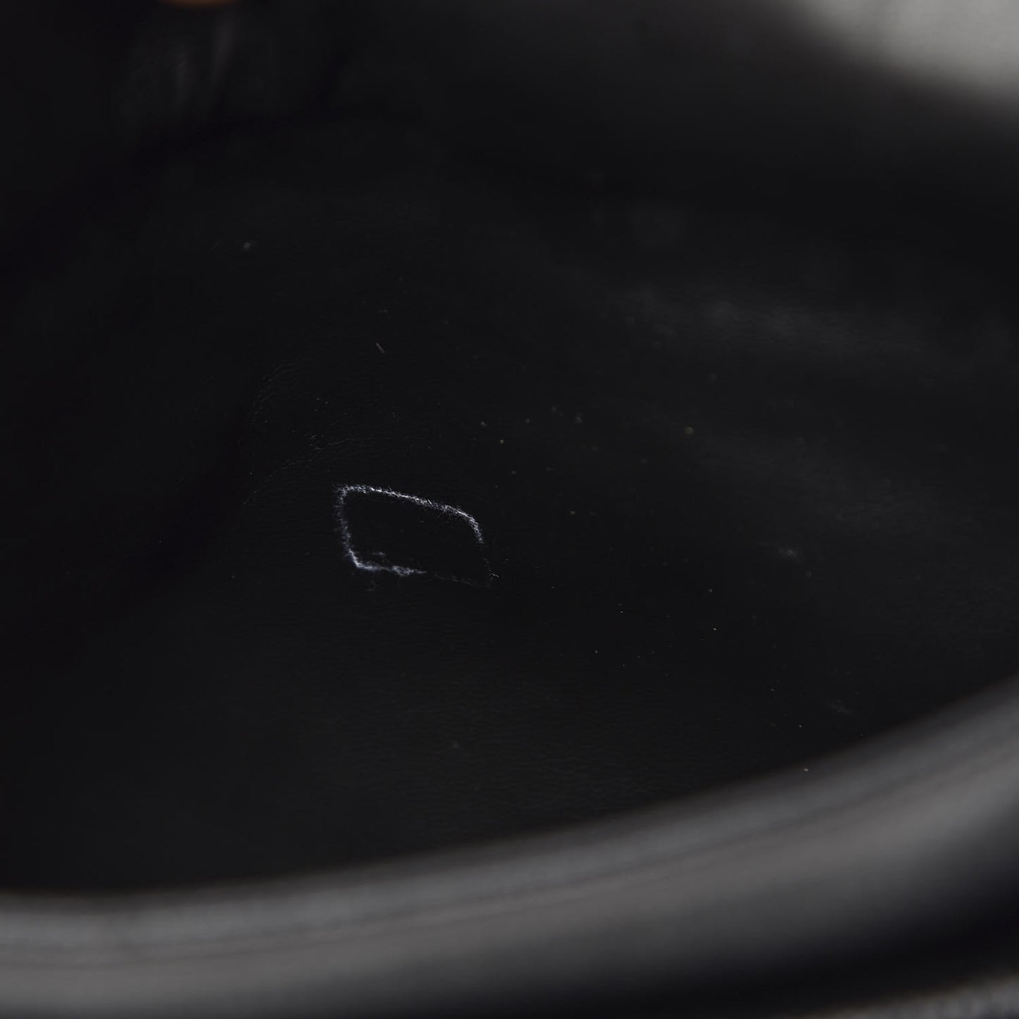 Caviar CC Shoulder Bag Black