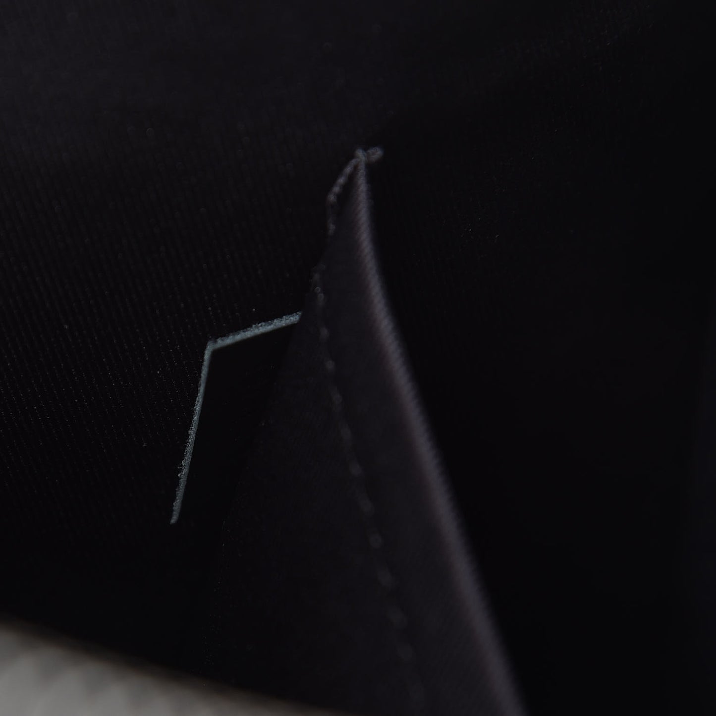 Damier Infini Discovery Pochette GM Onyx Silver