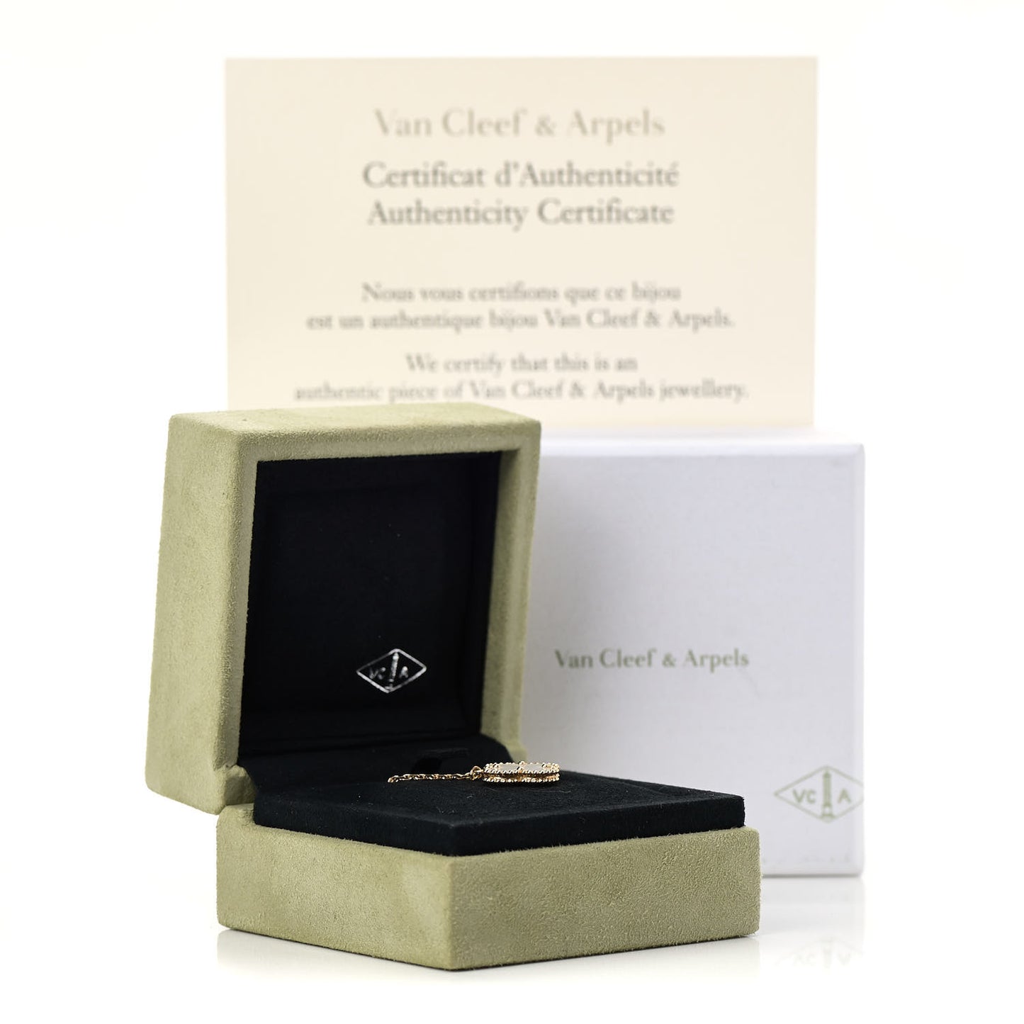 18K Yellow Gold Mother of Pearl Vintage Alhambra Pendant Necklace