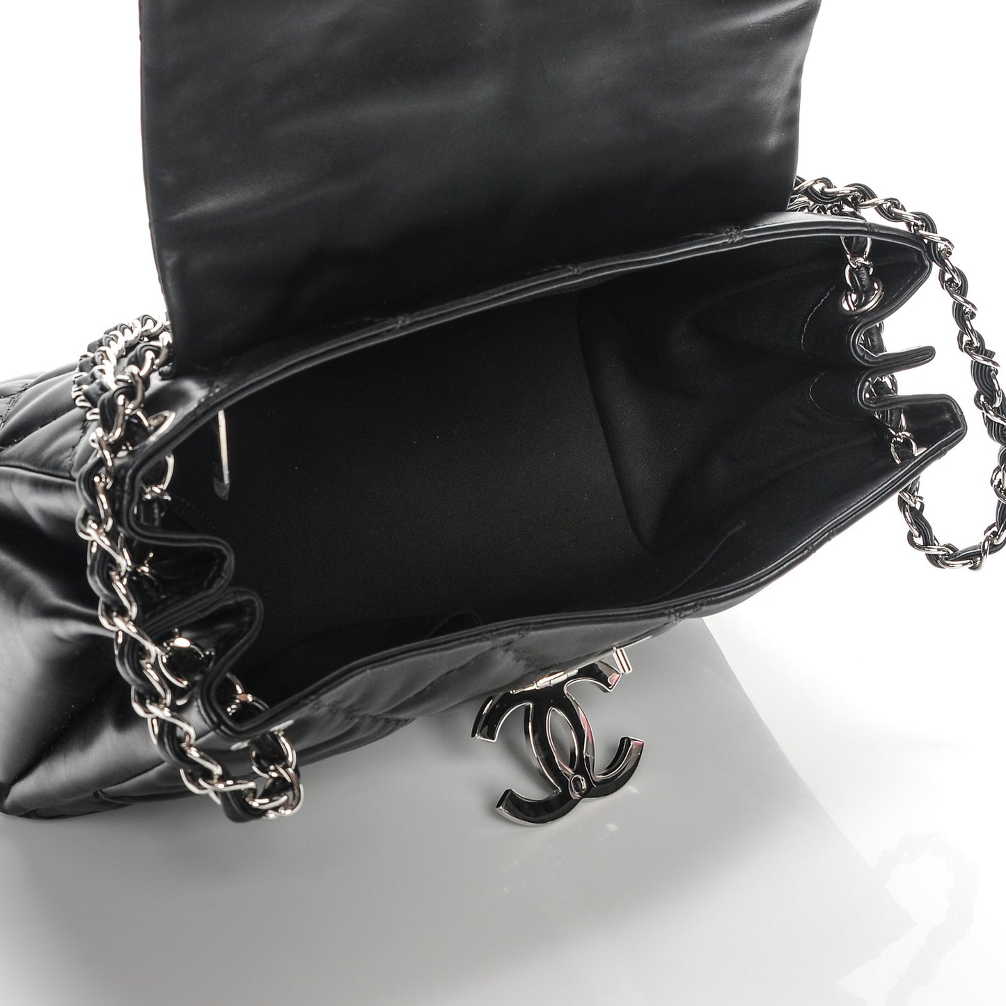 Calfskin Double Stitch Large Hamptons Flap Bag Black
