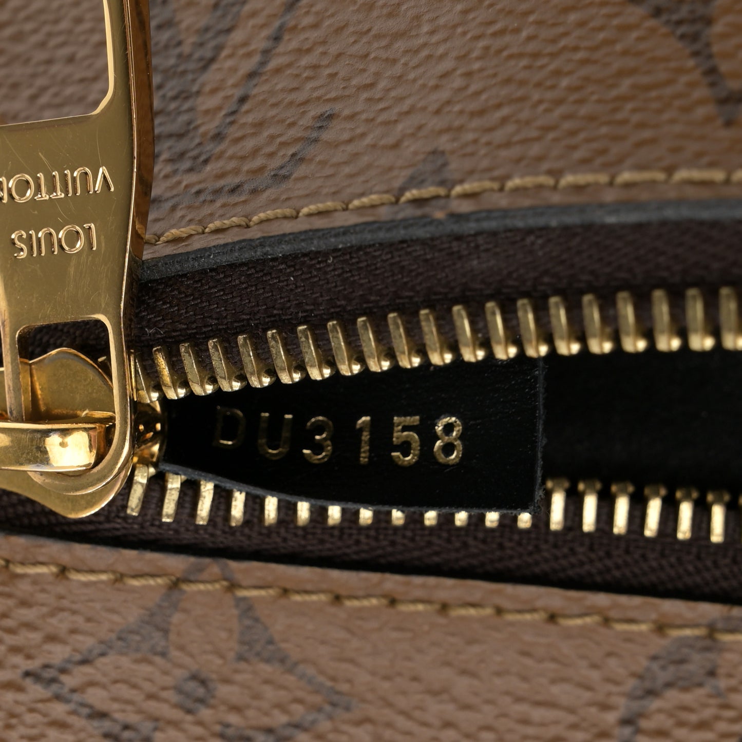 Reverse Monogram Pochette Metis