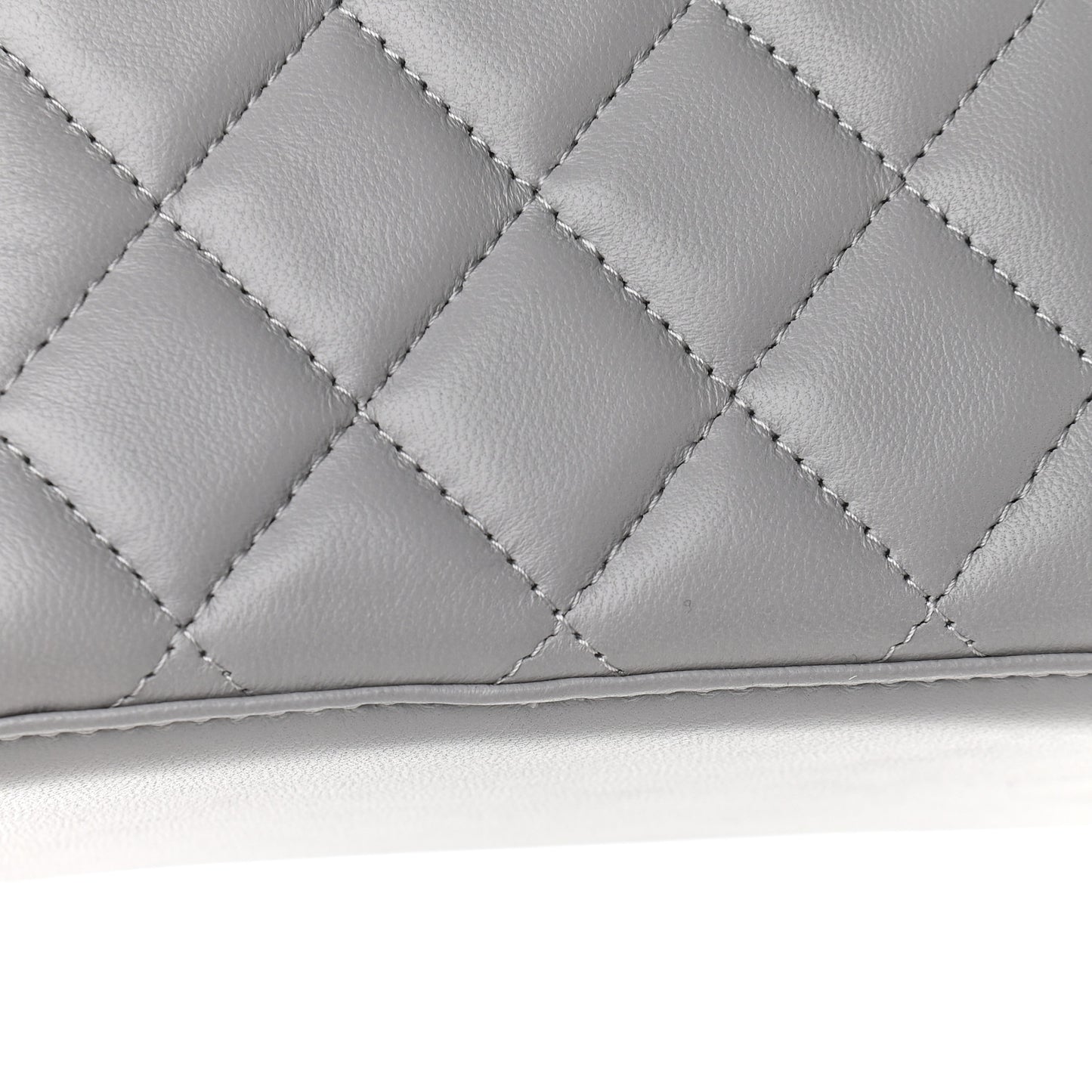 Lambskin Quilted Small Pearl Crush Vanity Case With Chain Grey