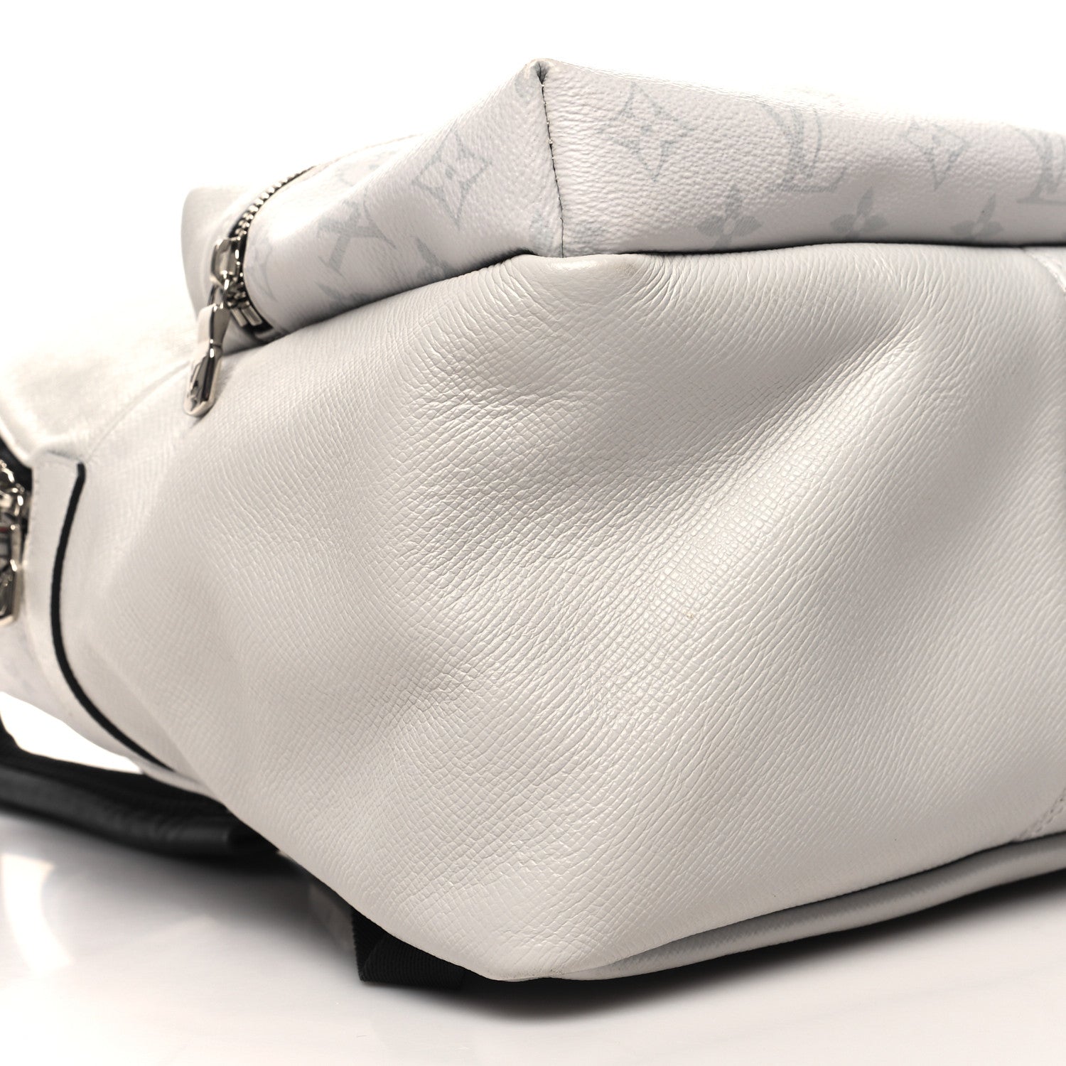 Louis Vuitton Taiga Monogram Discovery Backpack PM White 8 of 9