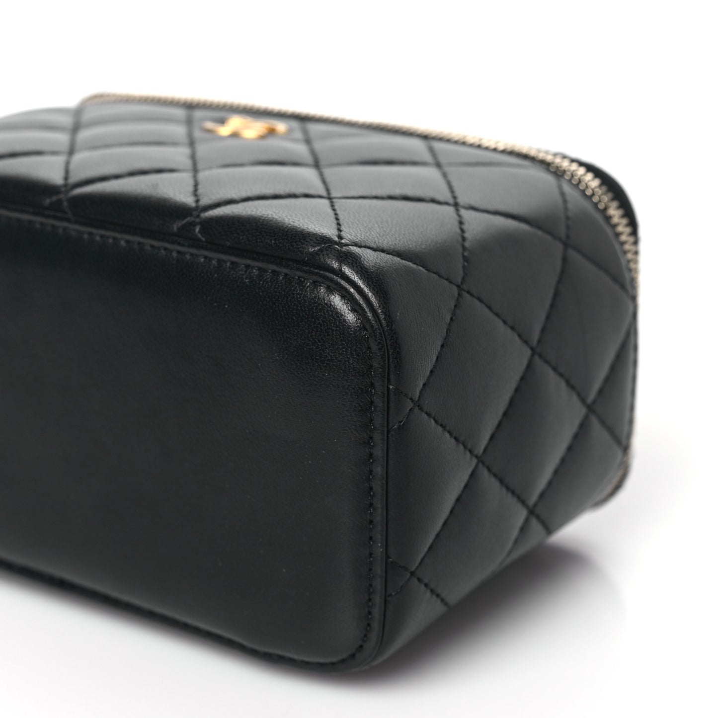 Lambskin Quilted Pearl Crush Small Vanity Case With Chain Black