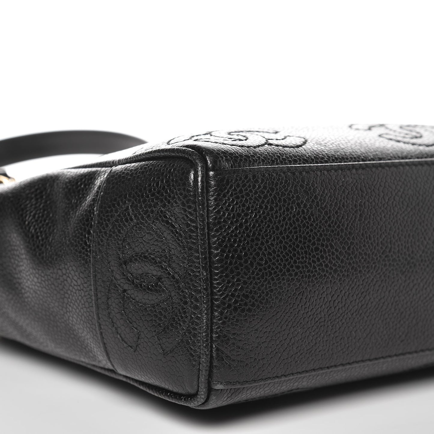 Caviar CC Shoulder Bag Black