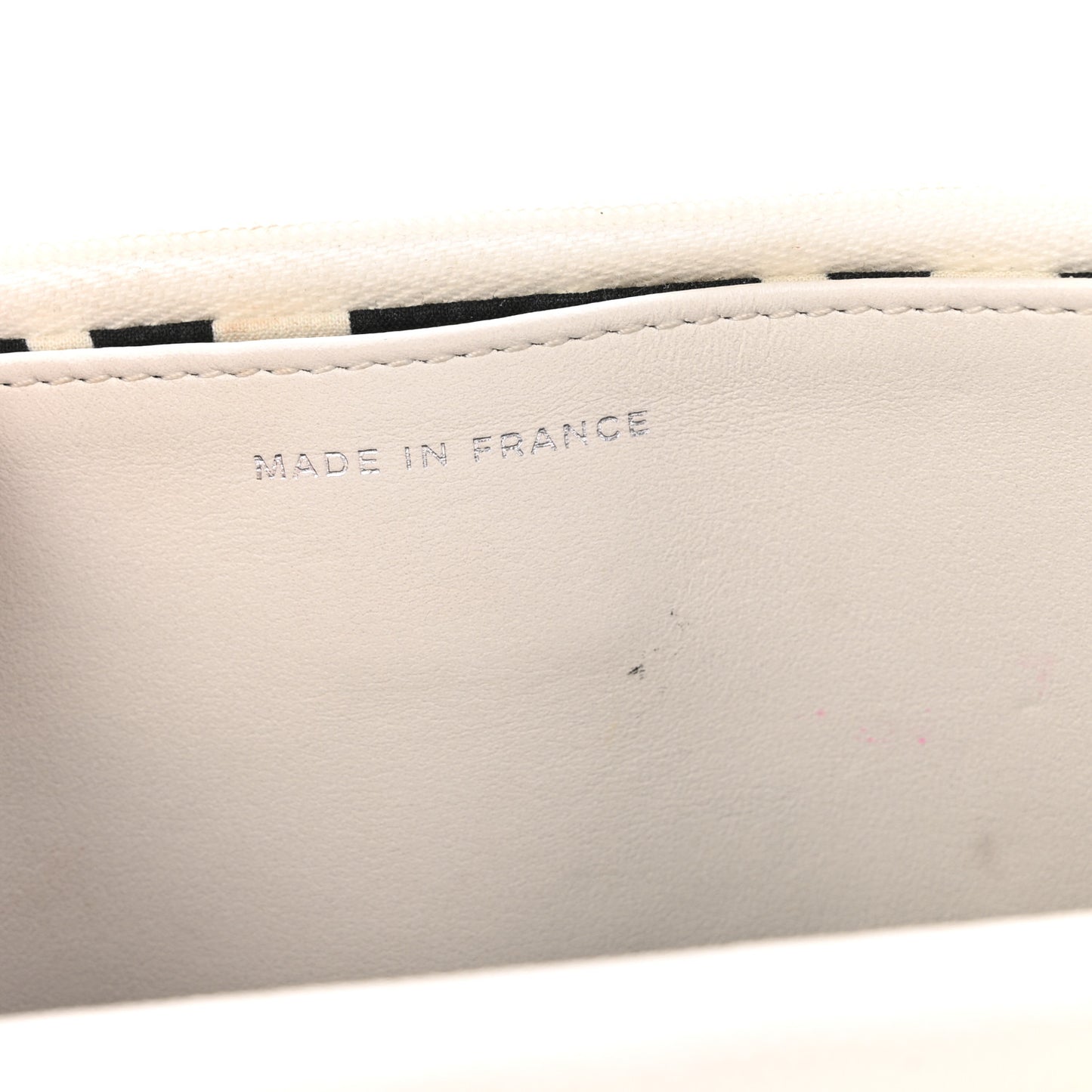 Caviar Quilted CC Logo Wallet on Chain WOC White