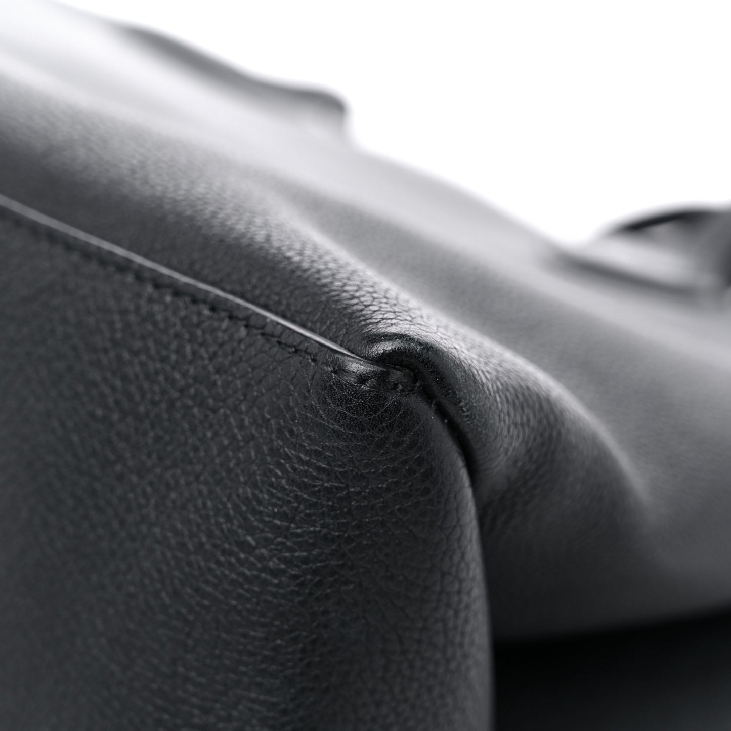Grained Calfskin Lockme Shopper Black