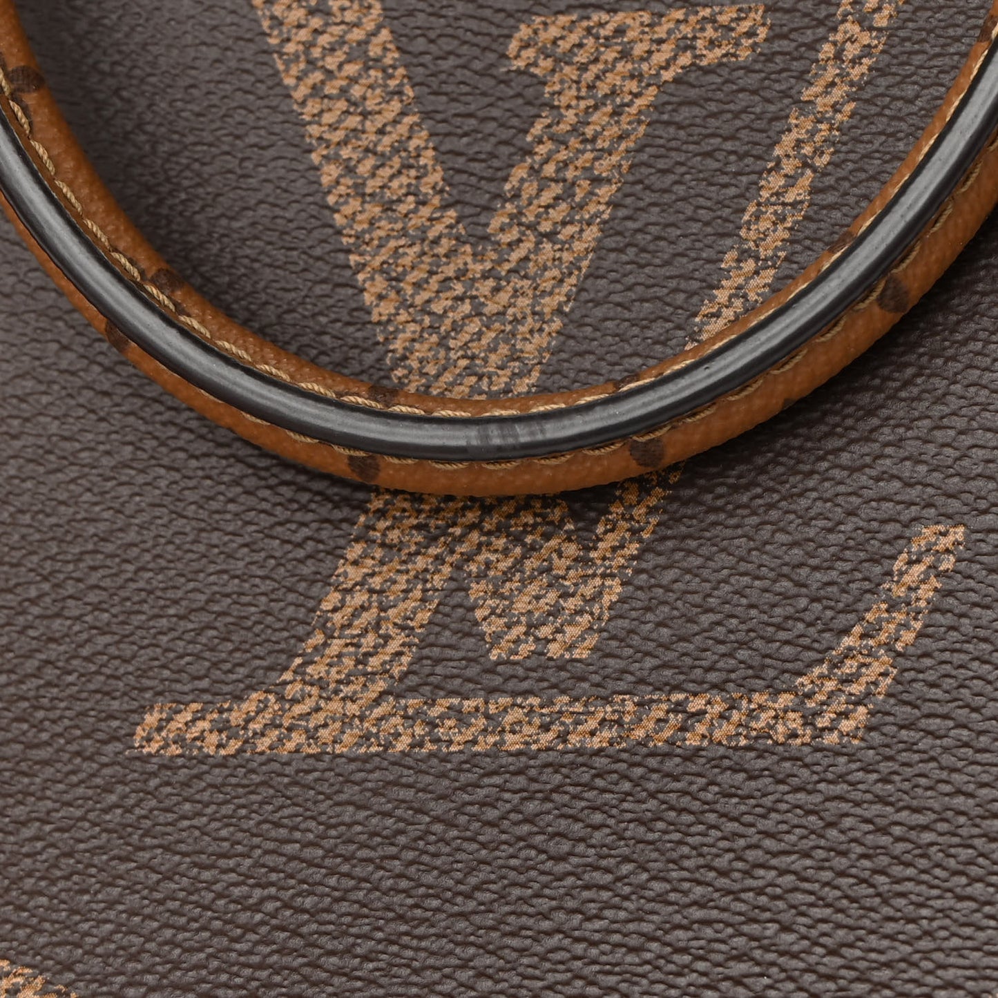 Reverse Monogram Giant Onthego MM