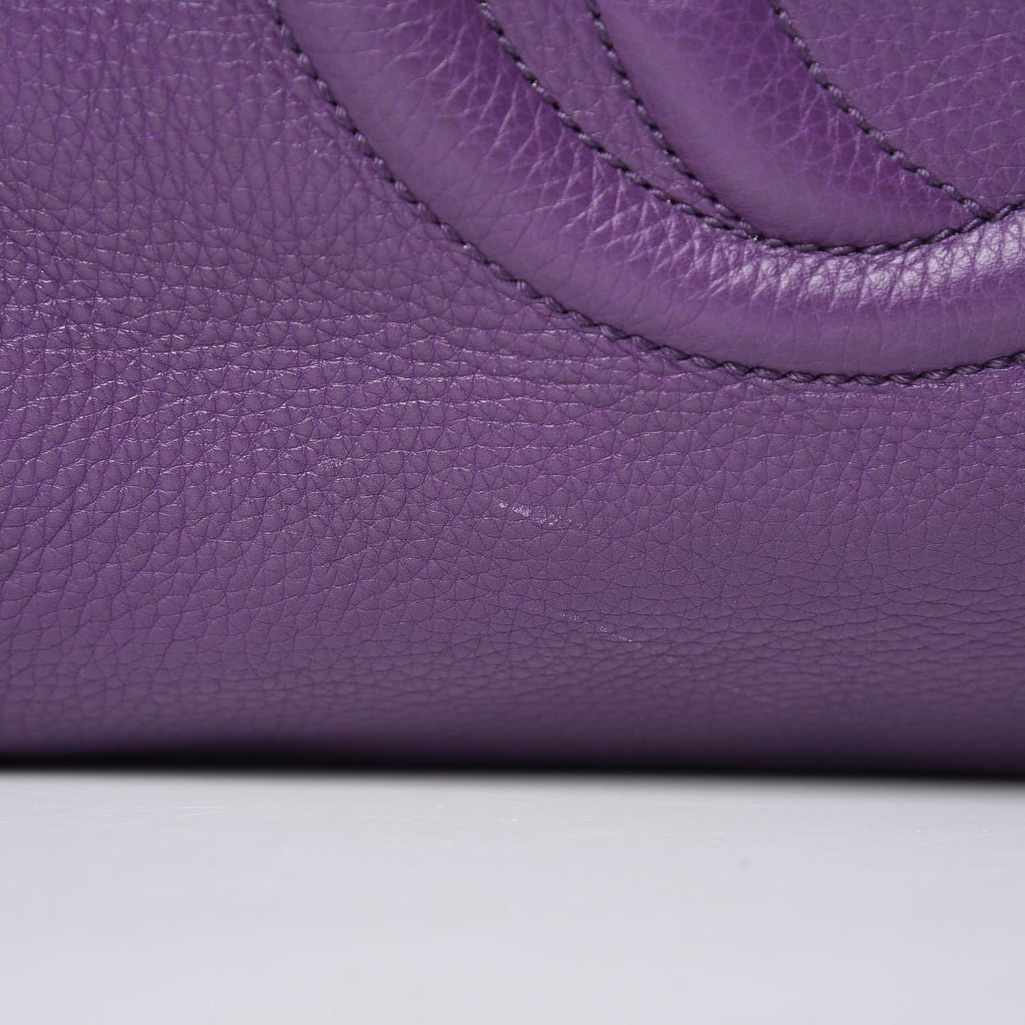 Pebbled Calfskin Large Soho Shoulder Bag Shine Purple