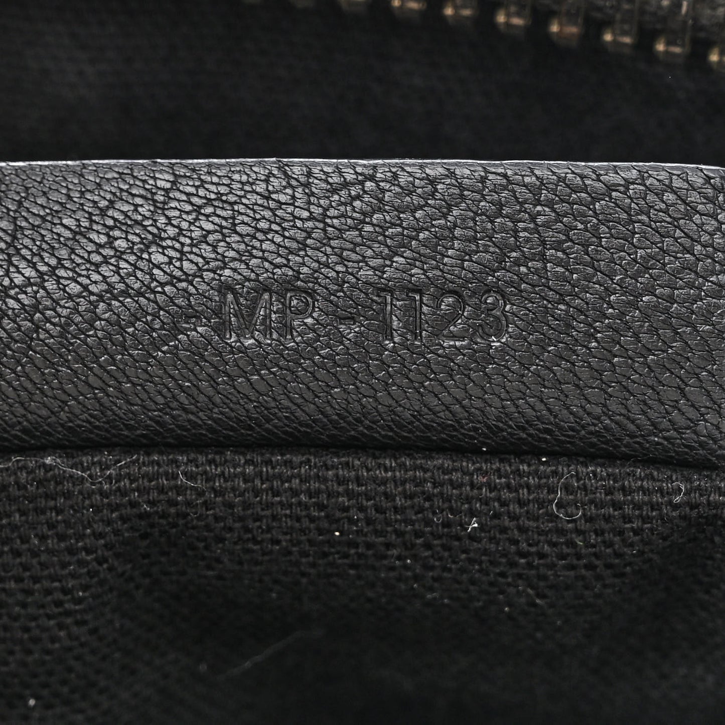 Sugar Goatskin Medium Antigona Black