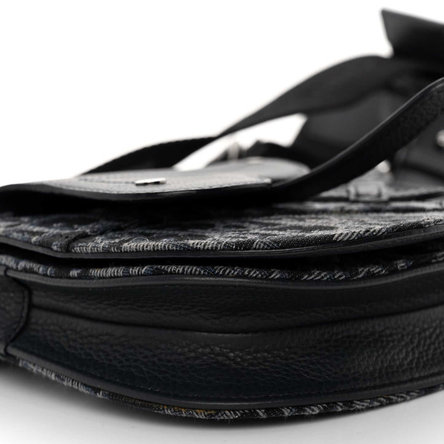 Oblique Saddle Messenger Pouch Blue Black