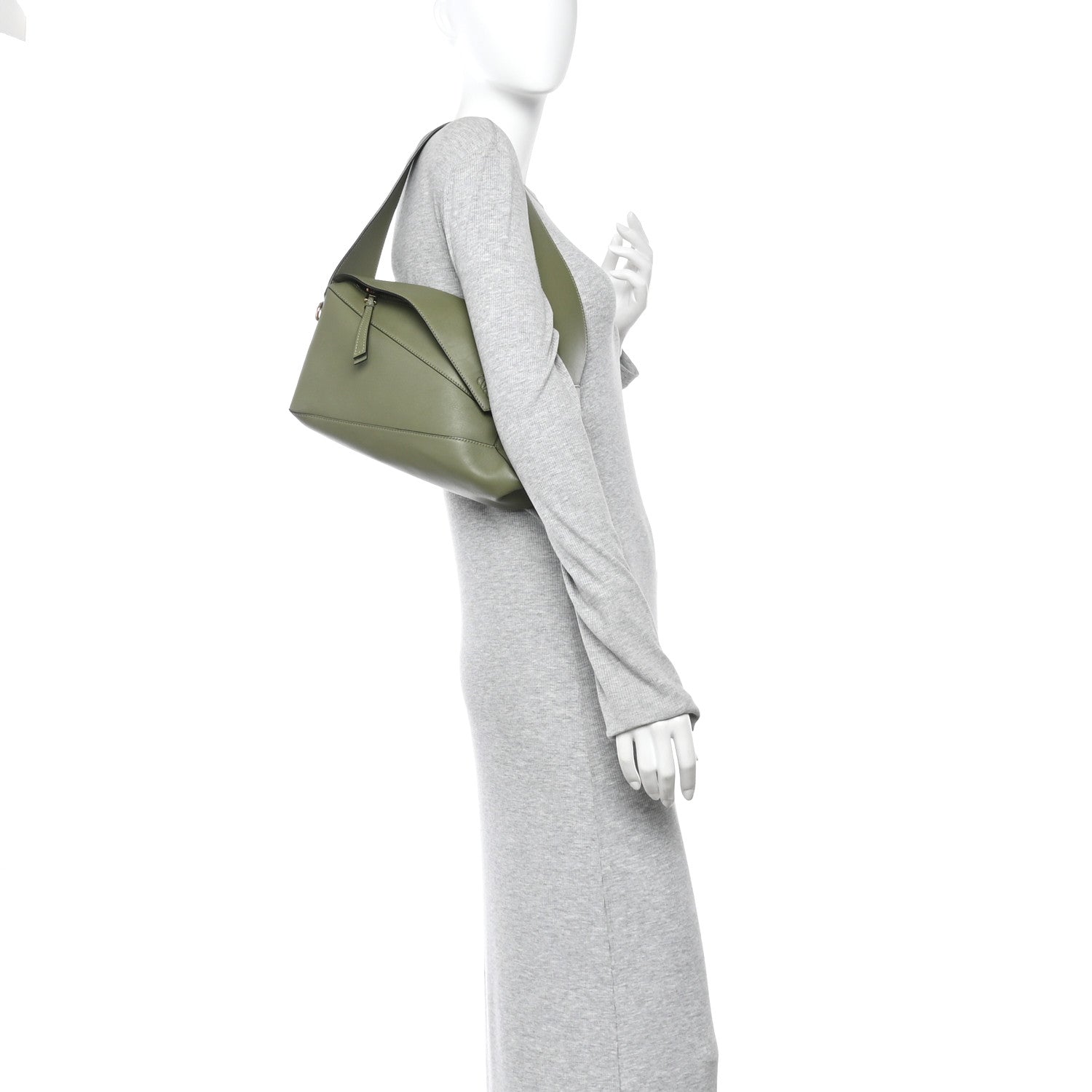ロエベ　カフス Loewe Calfskin Puzzle Hobo Avocado 1883939 – FASHIONPHILE