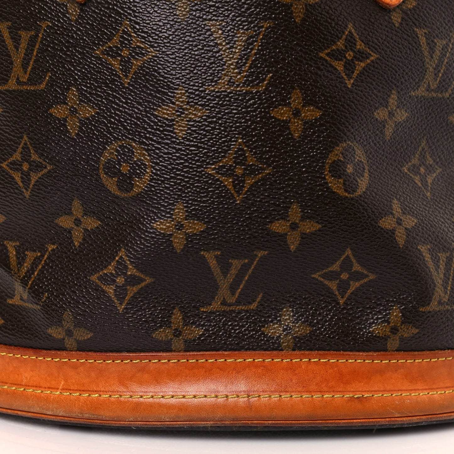 Monogram Petit Bucket 23