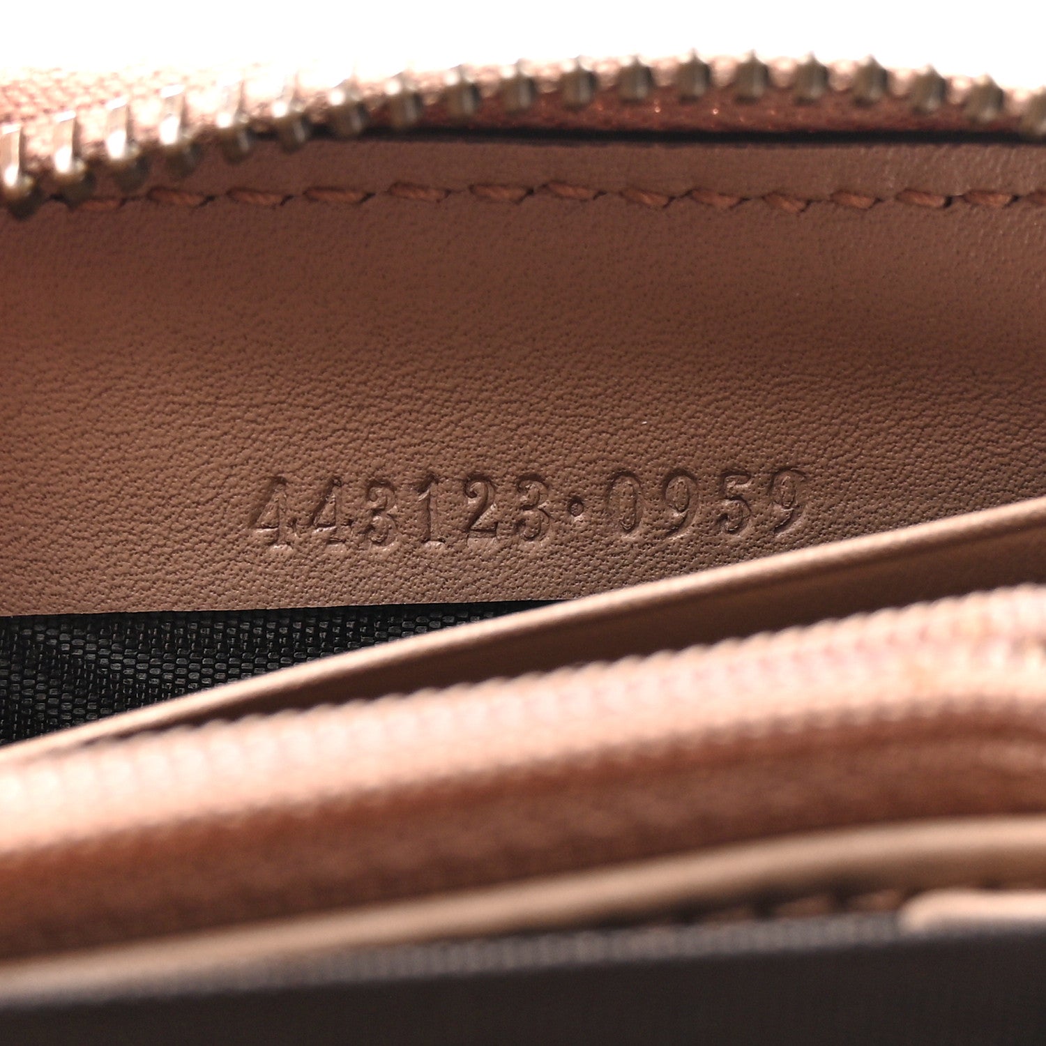 Gucci Calfskin Matelasse Pearly GG Marmont Zip Around Wallet Porcelain Rose 7 of 8