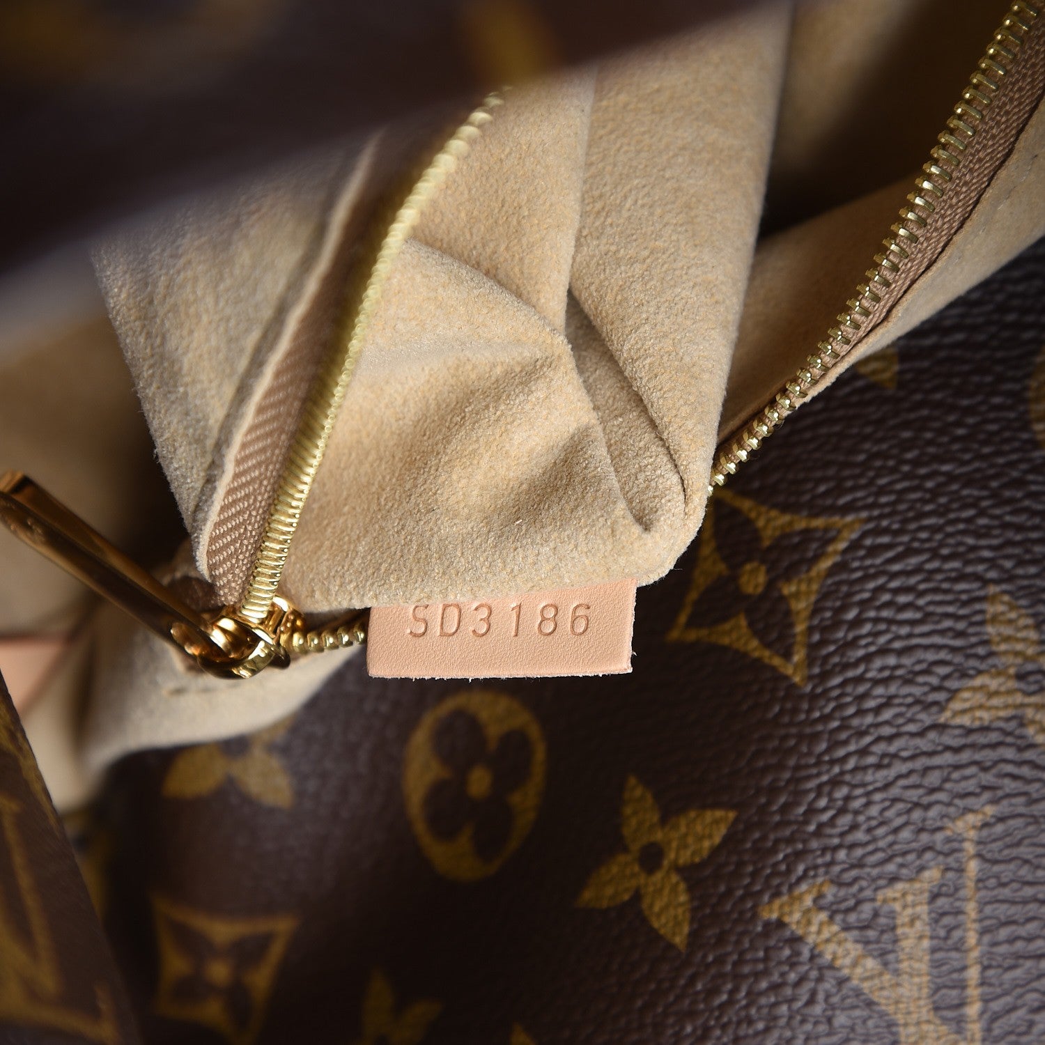 Louis Vuitton Monogram Artsy MM 7 of 8