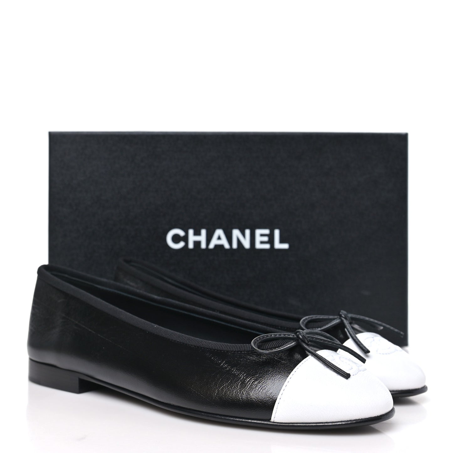 Crumpled Shiny Lambskin Cap Toe CC Ballerina Flats 39.5 Black White