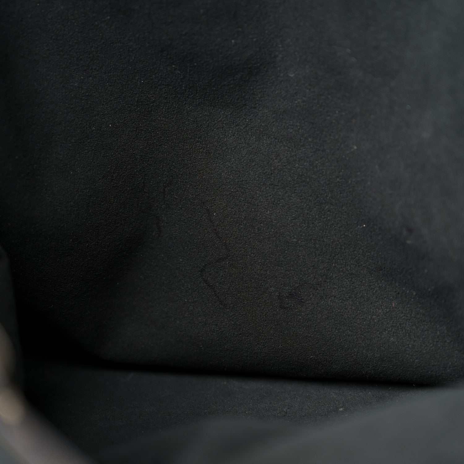 Louis Vuitton Mahina L Elephant Gris 11 of 18