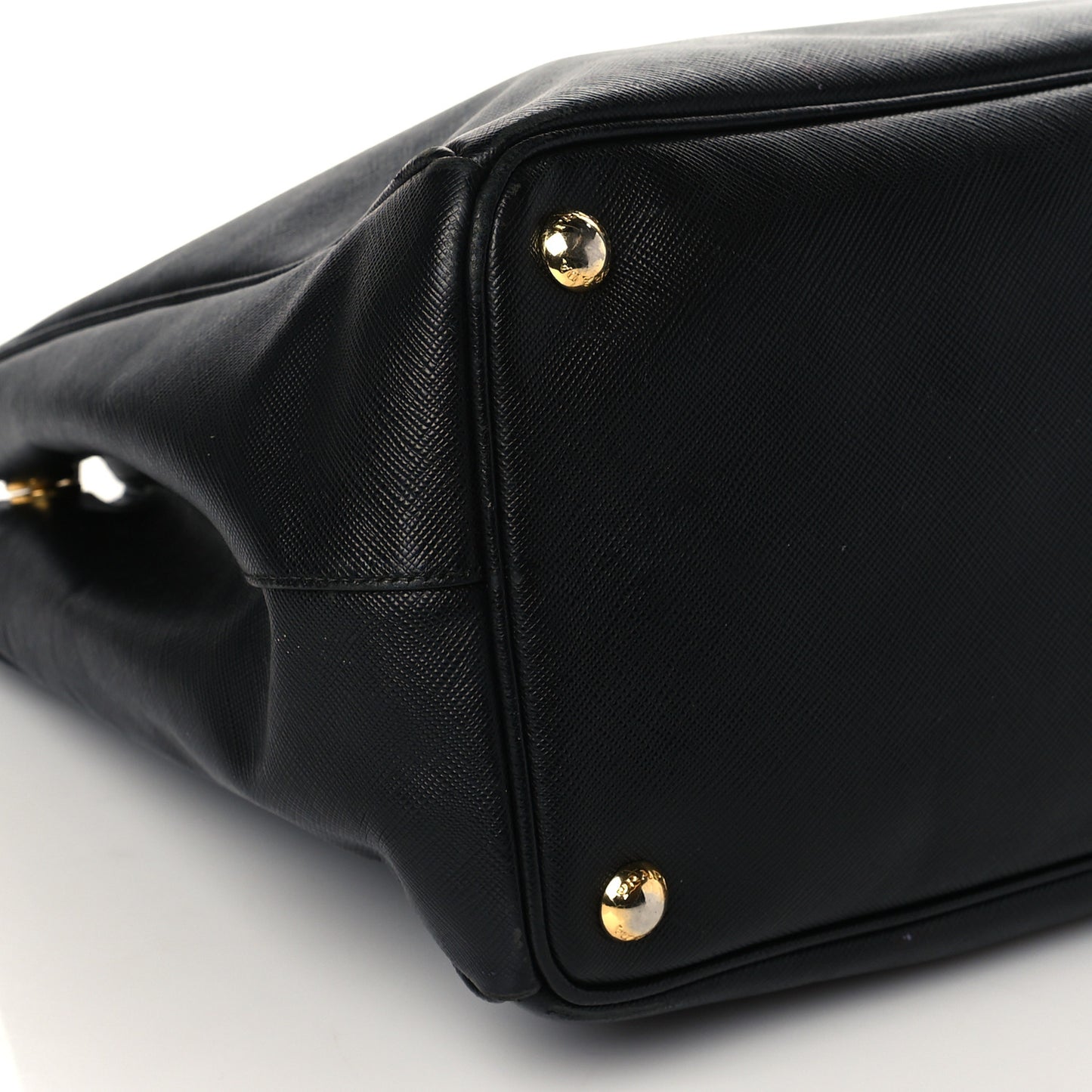 Saffiano Medium Galleria Double Zip Tote Black