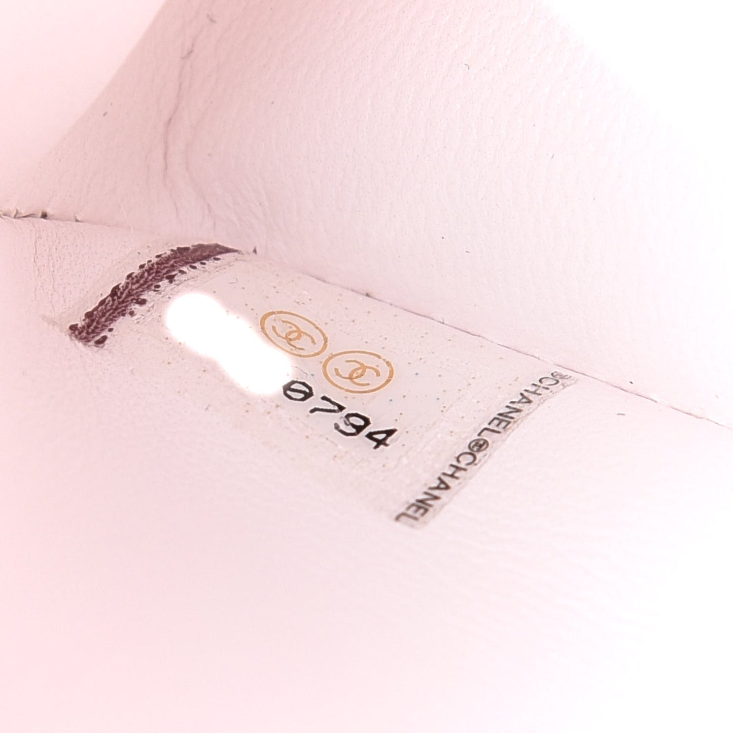 Caviar Quilted Medium Sweet Classic Flap White