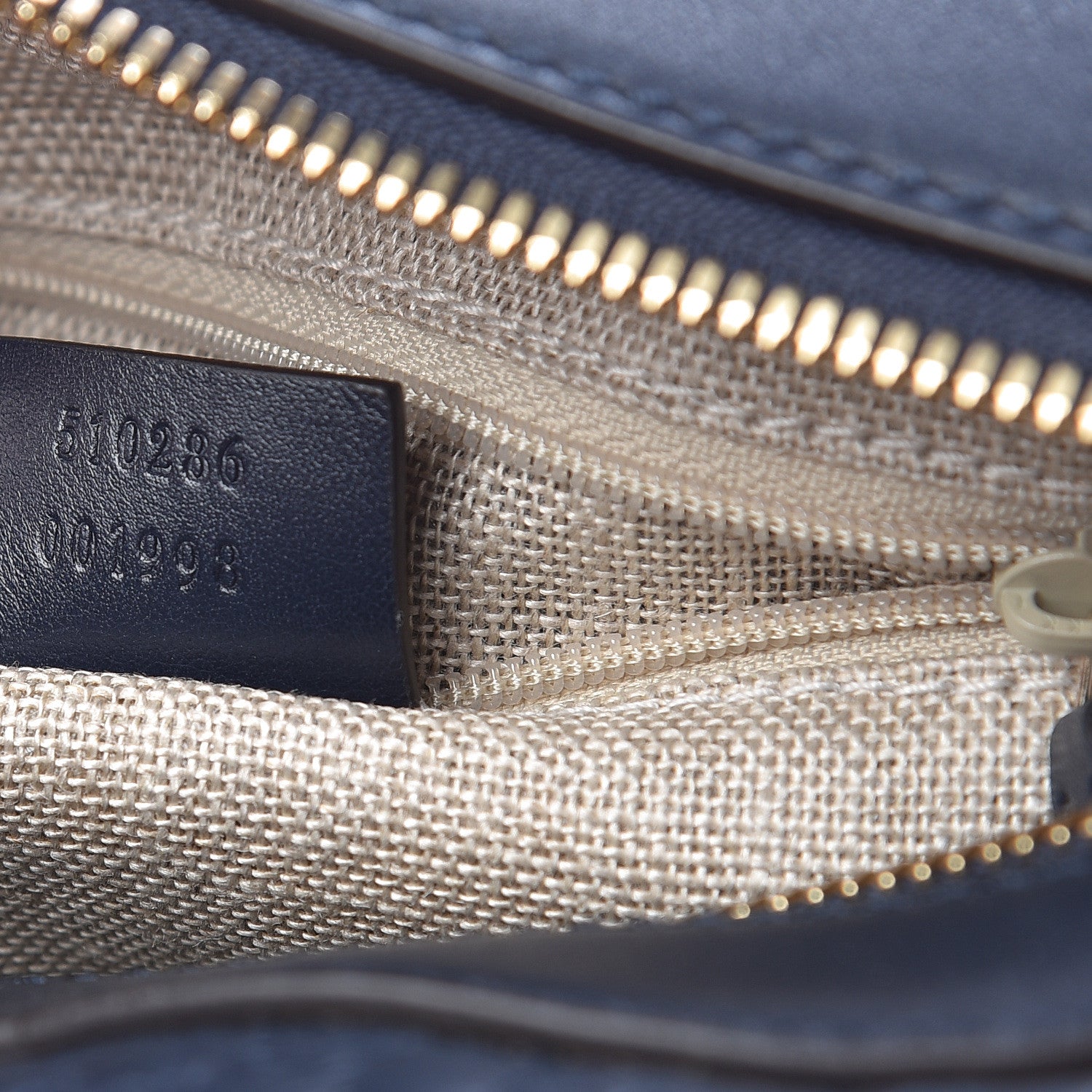 Gucci Microguccissima Medium Crossbody Bag Blue 7 of 10
