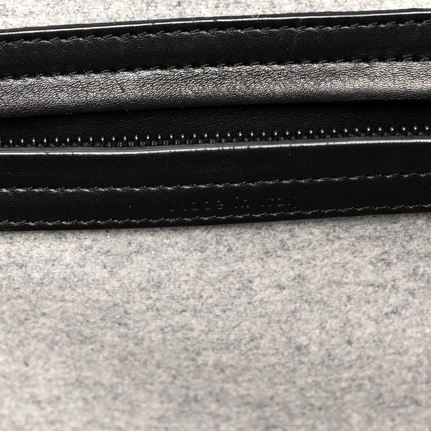 Felt Medium Phantom Luggage Pearl Grey