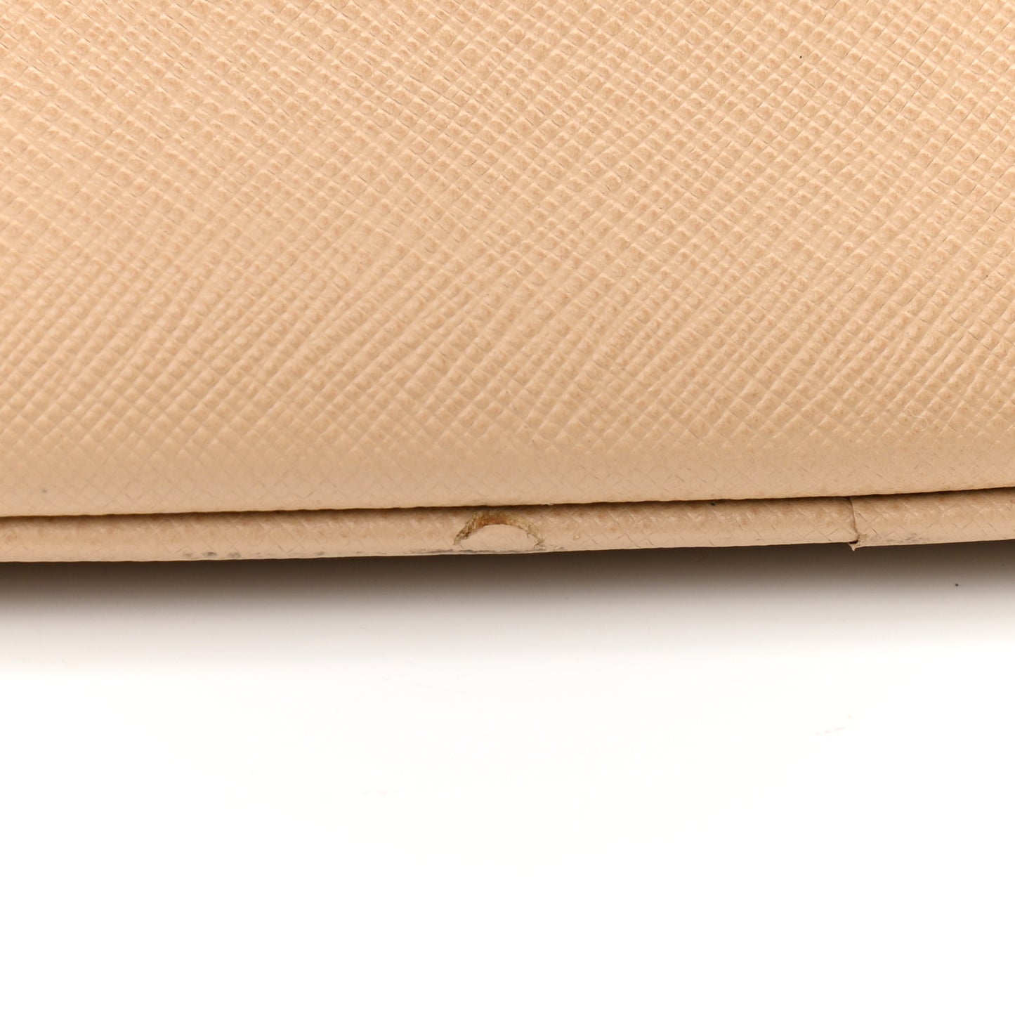 Saffiano Lux Medium Tote Cammeo