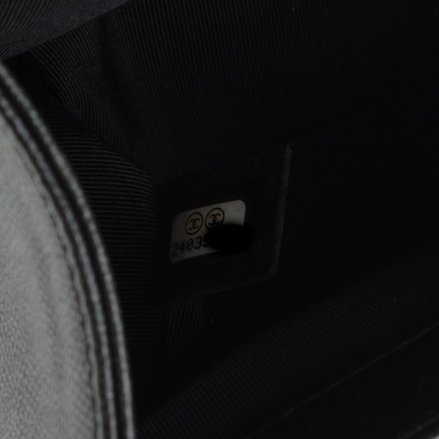 Caviar Quilted Medium Boy Flap So Black