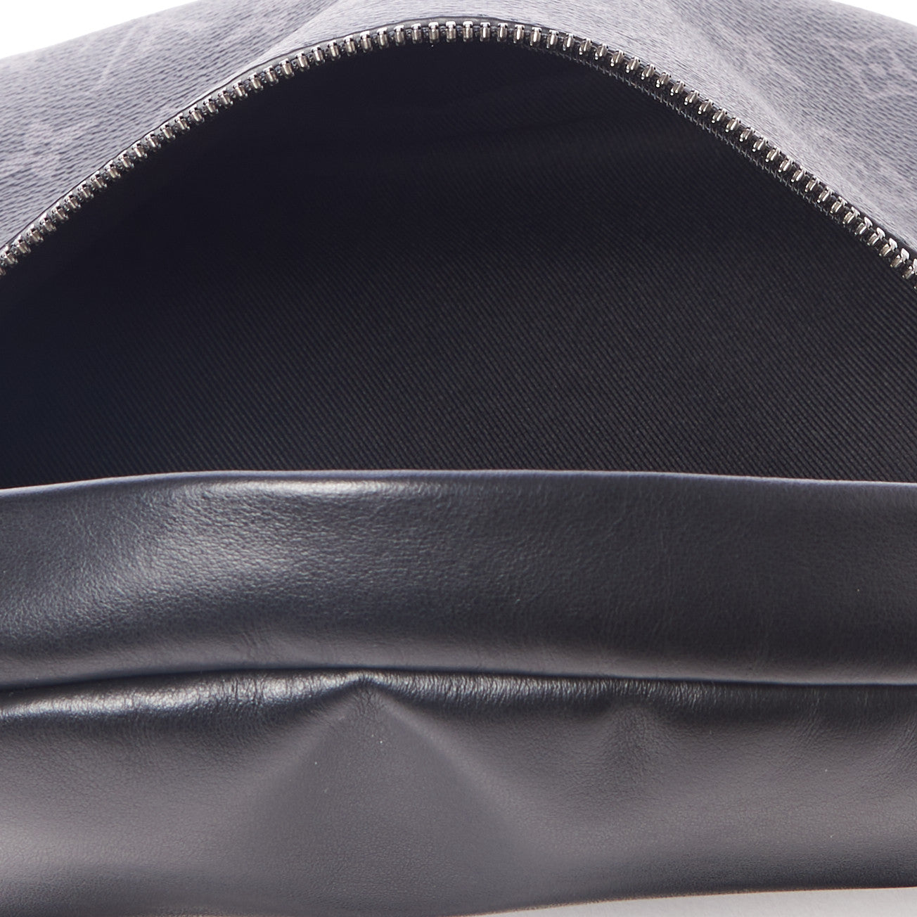 Louis Vuitton Monogram Eclipse Discovery Bumbag 7 of 8