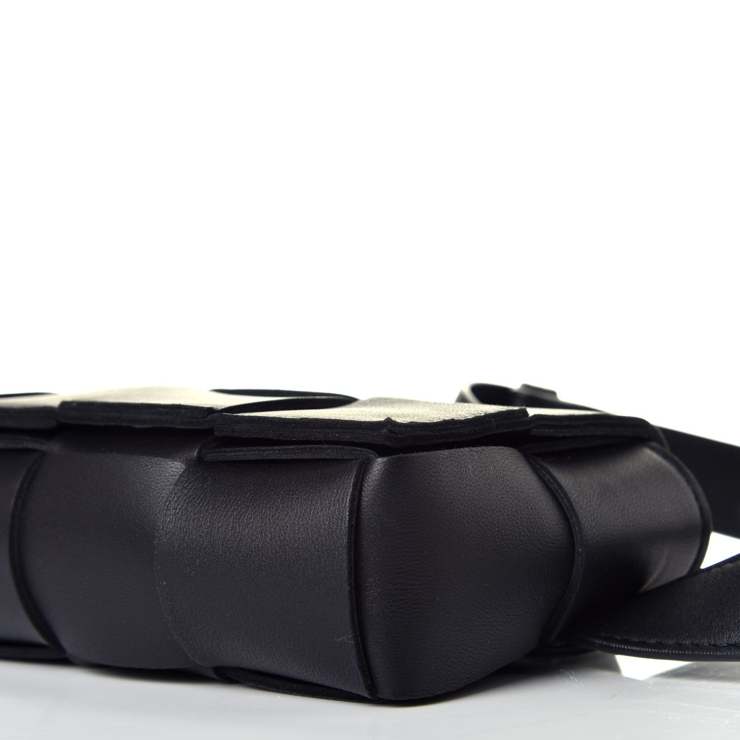 Bottega Veneta Nappa Maxi Intreccio The Belt Cassette Bag Black 8 of 9