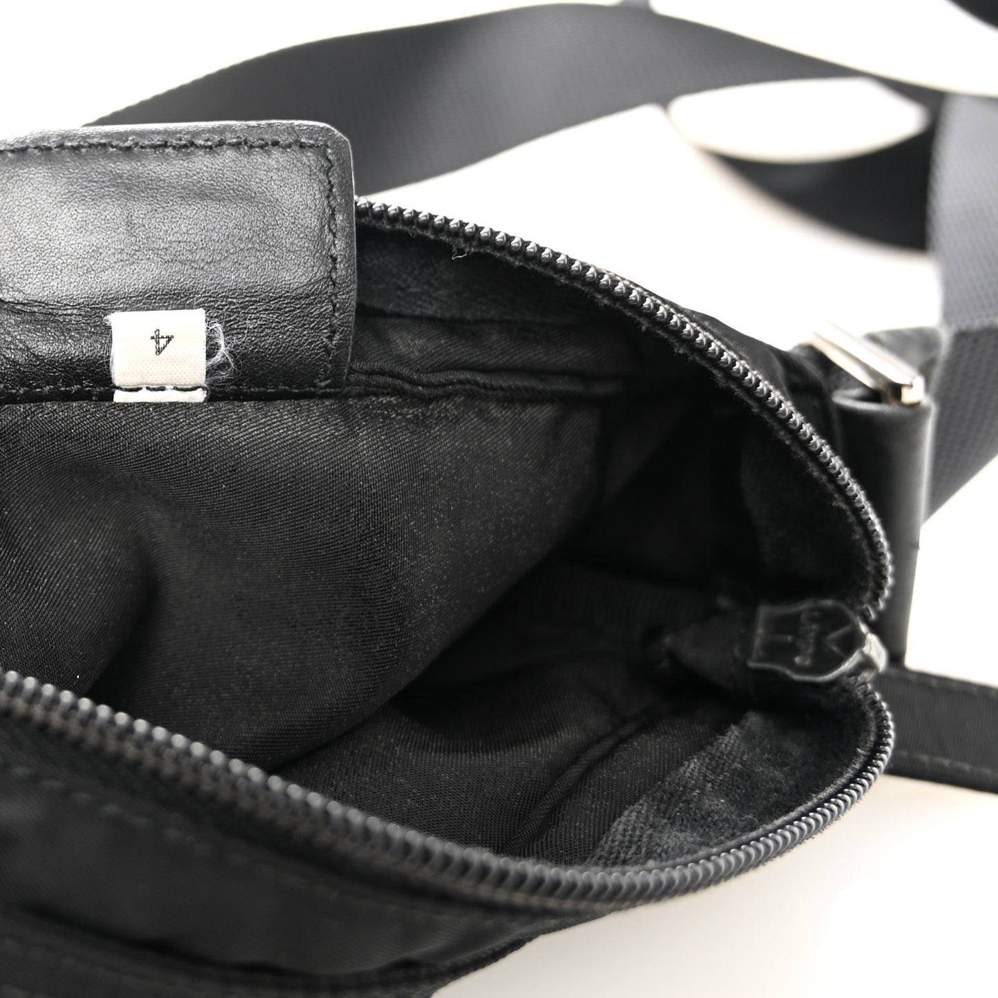 Nylon Flat Messenger Bag Black