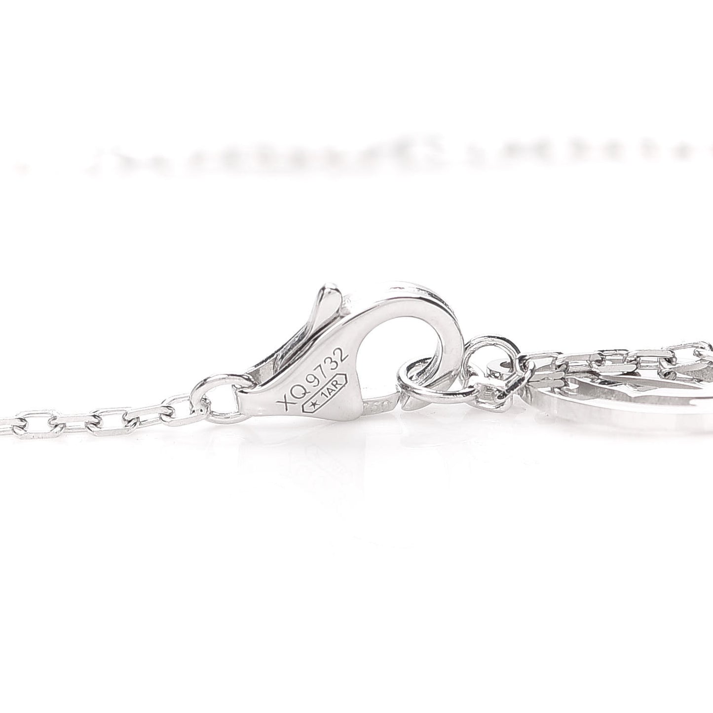 18K White Gold Sapphire Saphirs Legers de Pendant Necklace