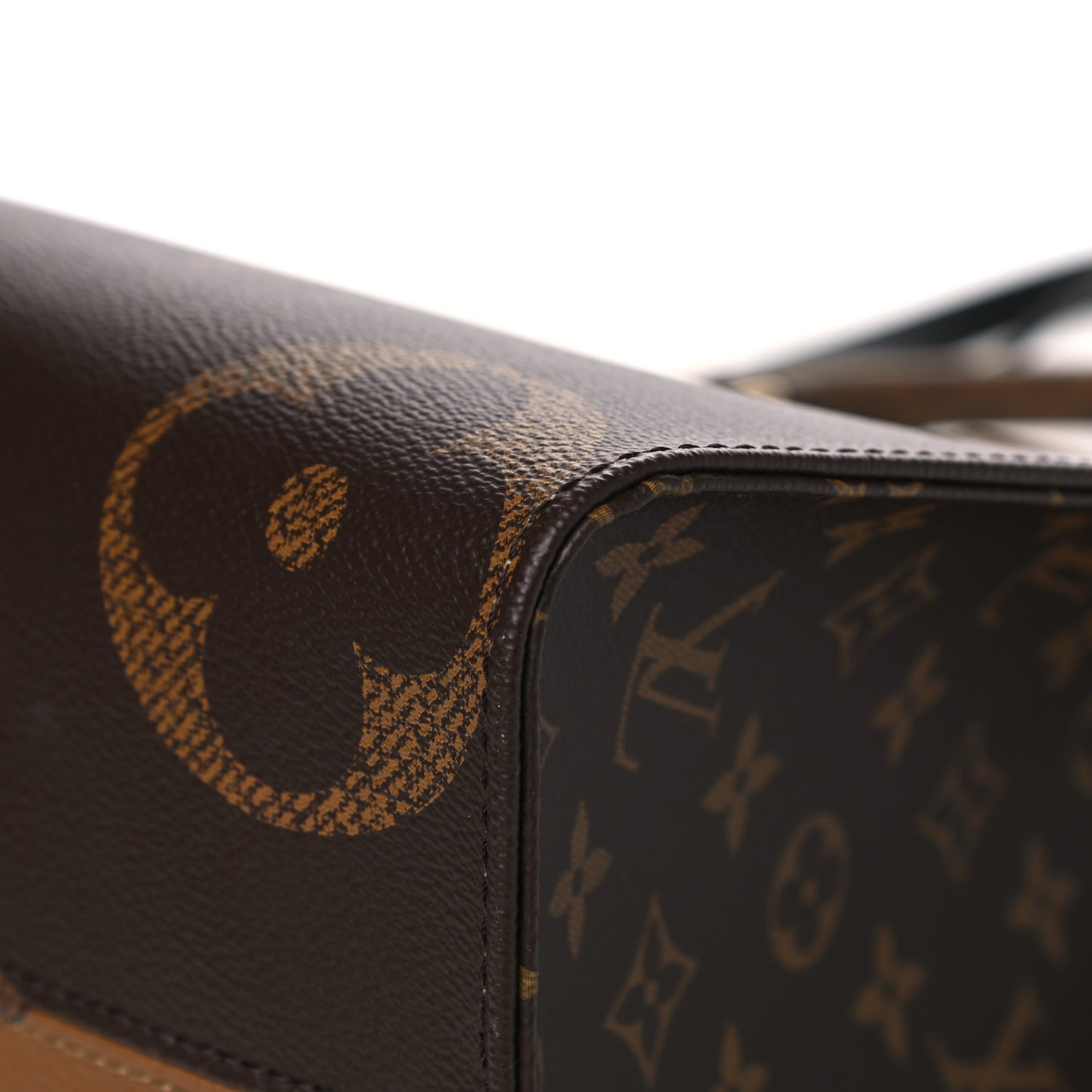 Reverse Monogram Giant Onthego MM