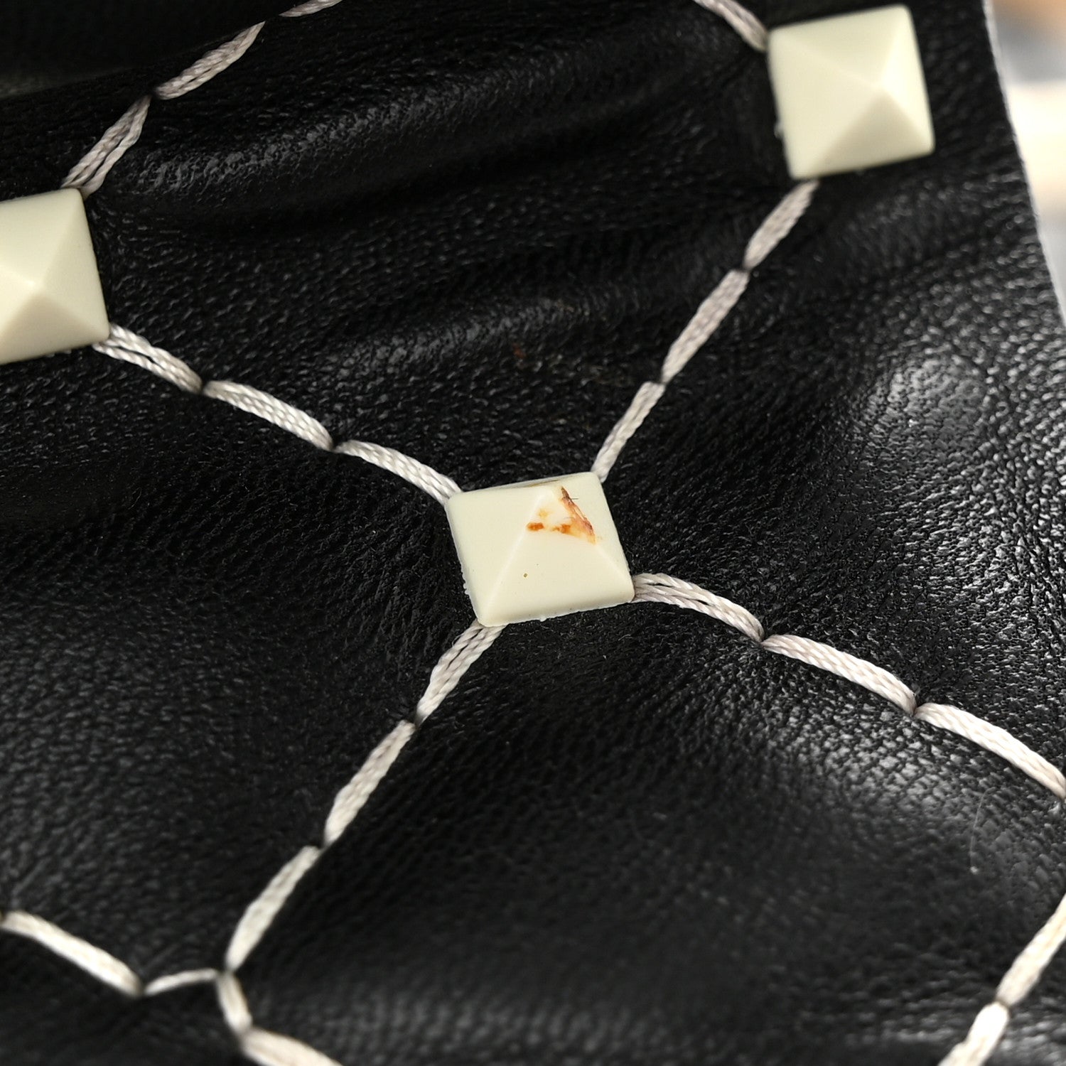 Valentino Garavani Lambskin Free Rockstud Spike Wallet On Chain Black 11 of 12