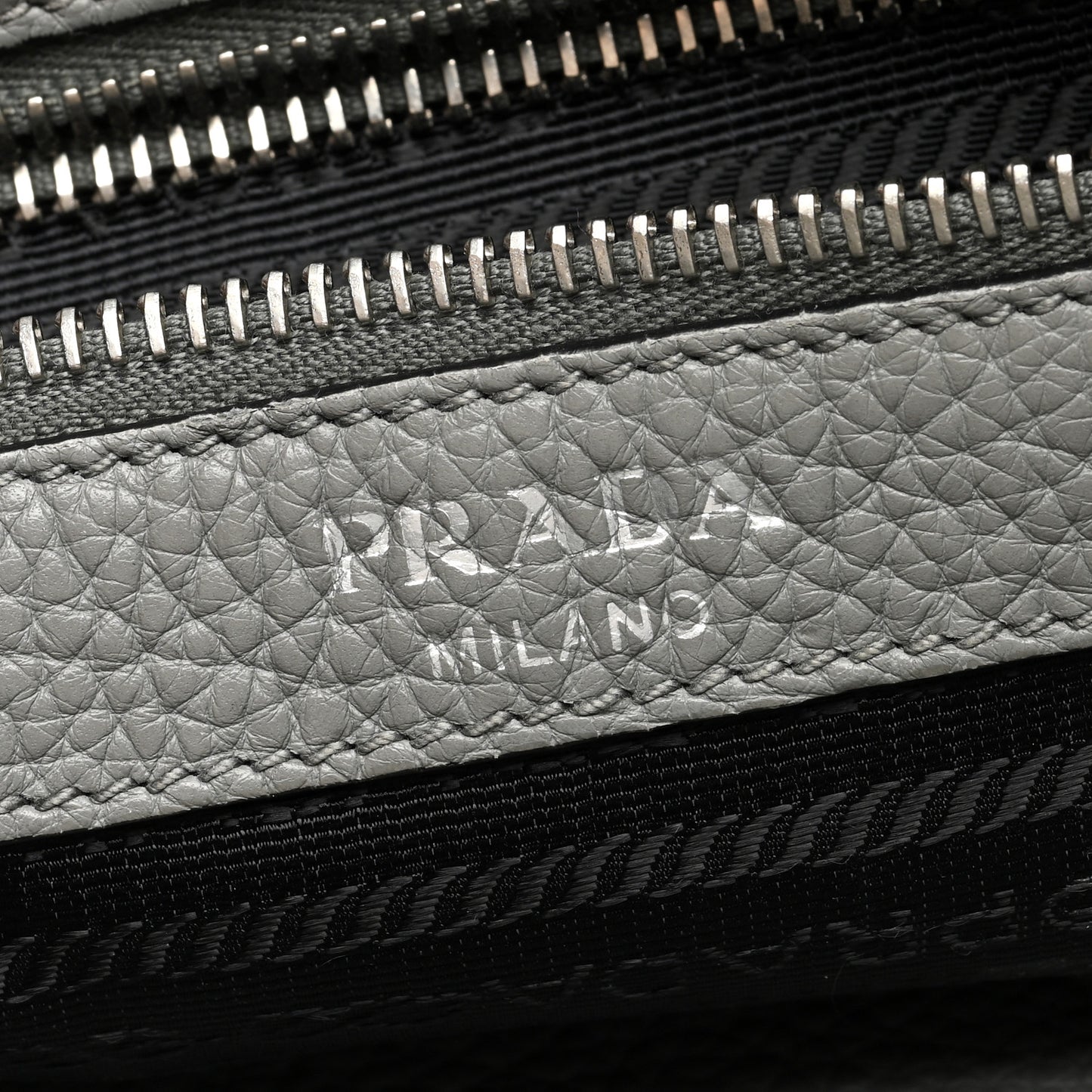 Vitello Phenix Embossed Logo Hobo Argilla