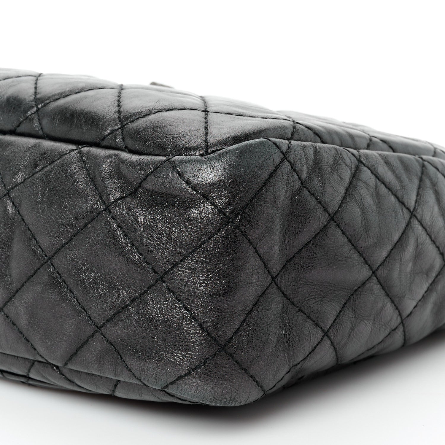 CHANEL 黒 レザー ケース Chanel Metallic Aged Calfskin Quilted Large Reissue Camera Case