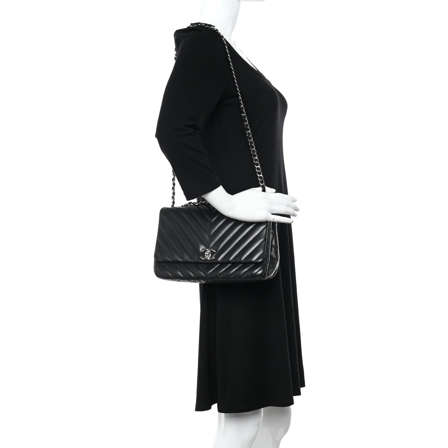 Lambskin Surpique Chevron Medium Single Flap Black