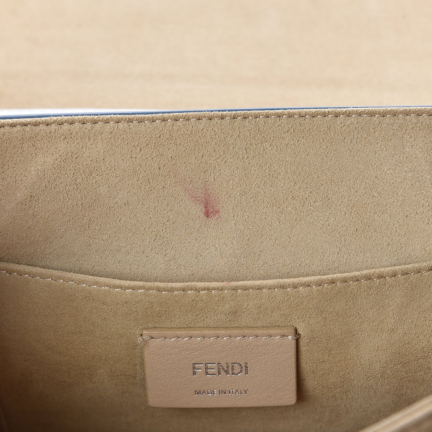 Vitello Liberty Scalloped Studded Kan I Shoulder Bag Bianco