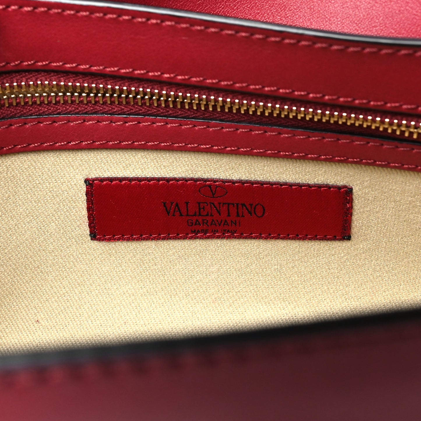 Vitello Medium Rockstud Flap Saddle Bag Scarlet