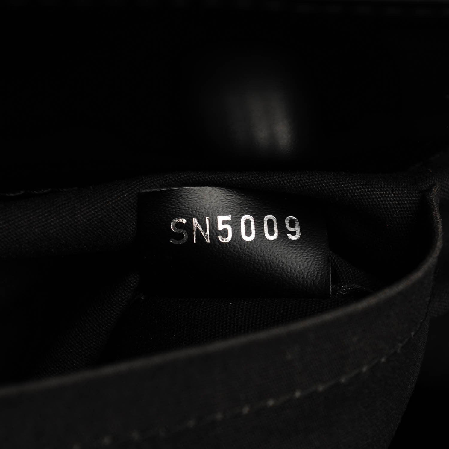 Louis Vuitton Epi Passy GM Black 8 of 9