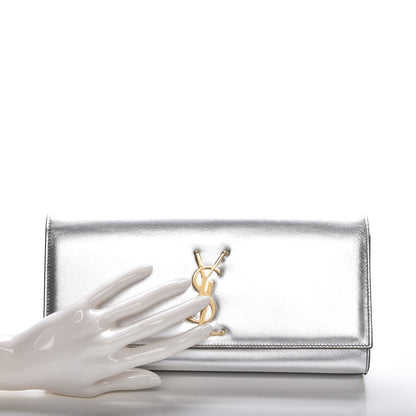 Saint Laurent Metallic Calfskin Classic Monogram Clutch Argento 2 of 8