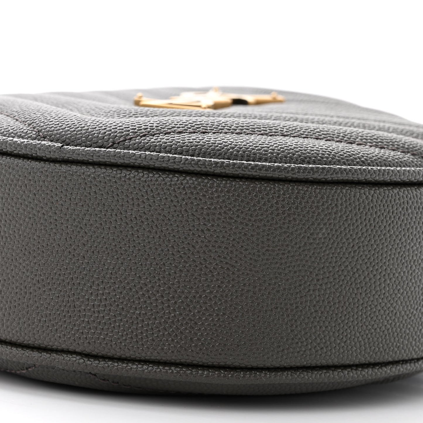 Grain De Poudre Matelasse Chevron Quilted Round Vinyle Camera Bag Pebble