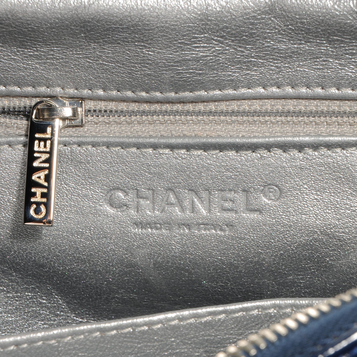 Patent Luxe Ligne Medium Tote Navy